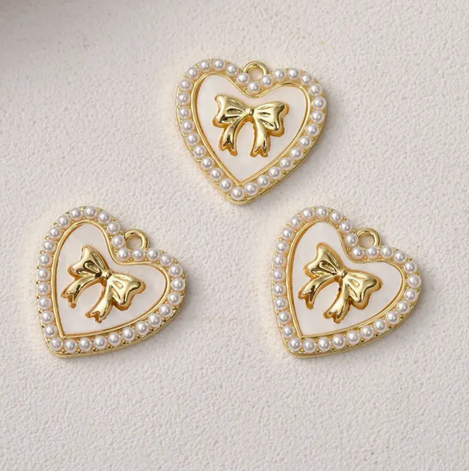 White Heart w/ Bow - Large